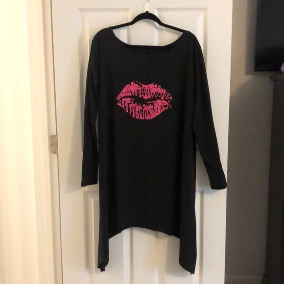 Black Dress with Hot Pink lips 👄 - Picture 1 of 5